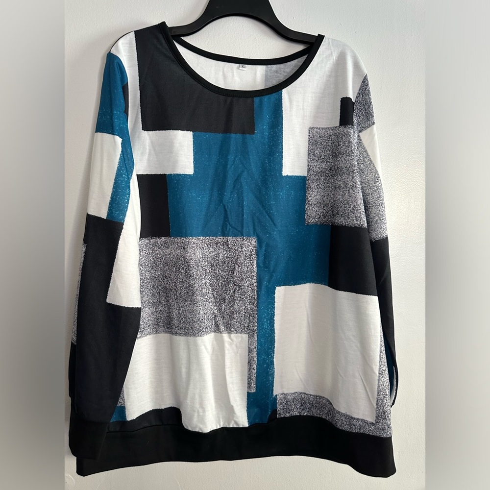 Geometrical designs sweatshirt BNWOT
